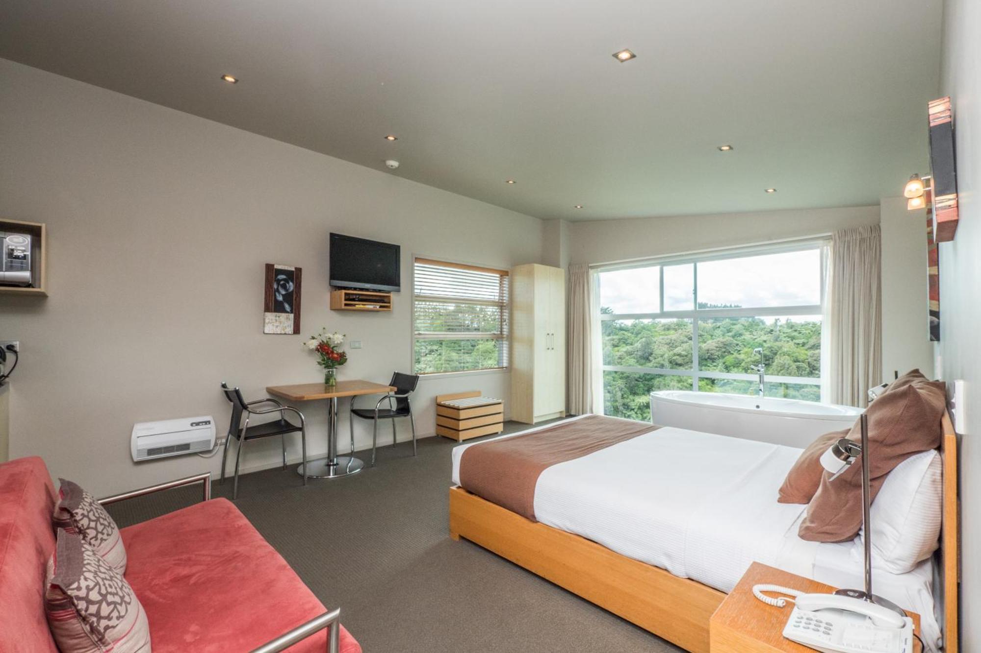 One Burgess Hill Aparthotel Ню Плимут Екстериор снимка