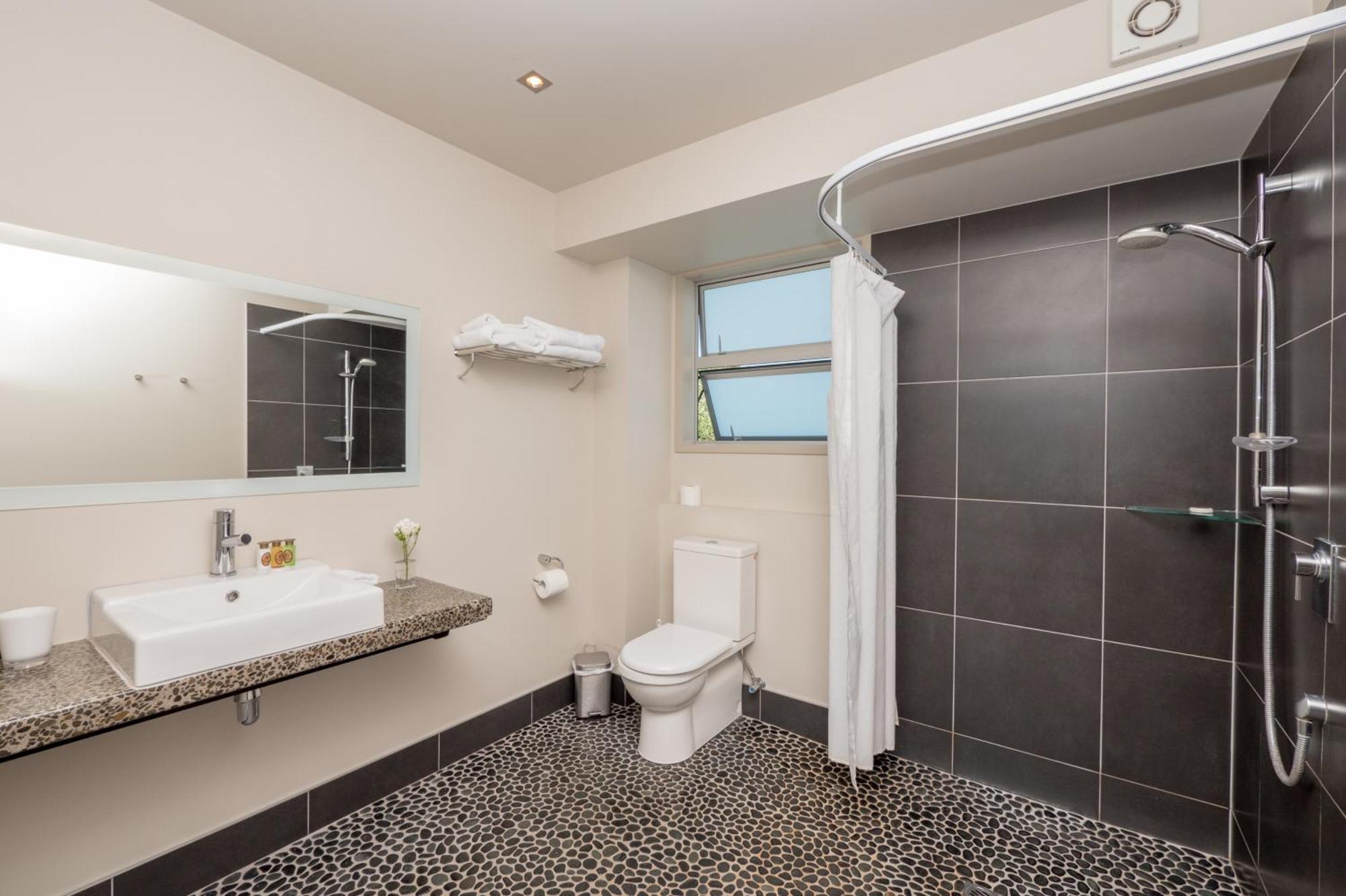 One Burgess Hill Aparthotel Ню Плимут Екстериор снимка