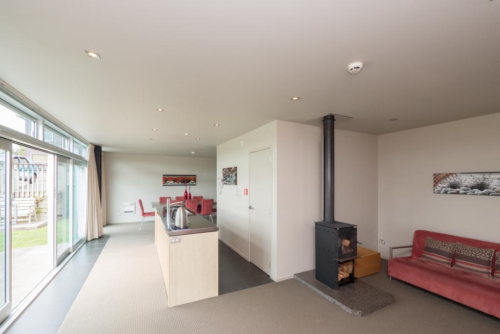 One Burgess Hill Aparthotel Ню Плимут Екстериор снимка