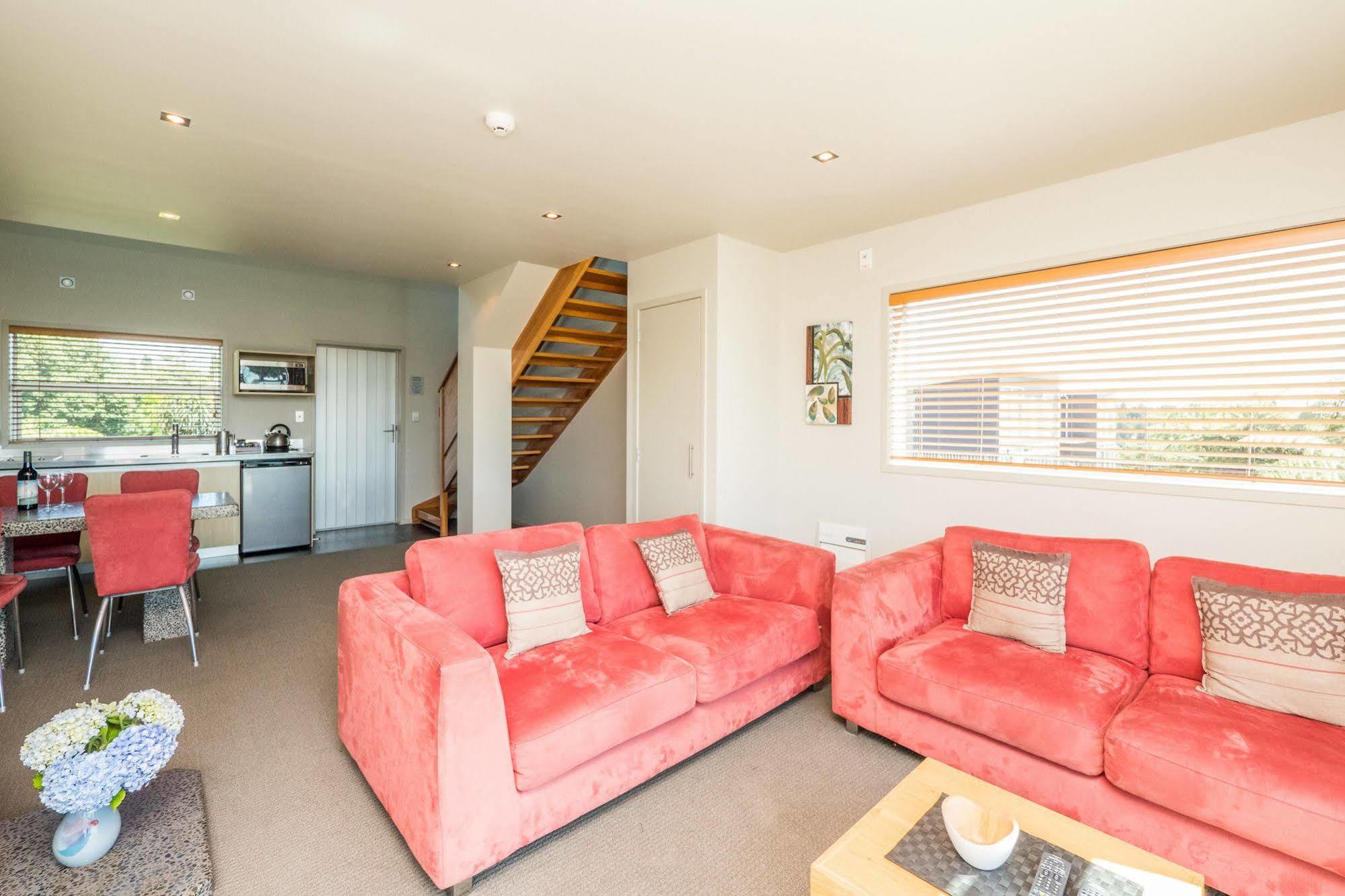 One Burgess Hill Aparthotel Ню Плимут Екстериор снимка