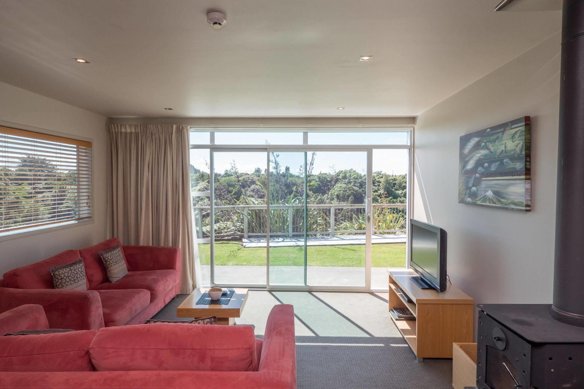 One Burgess Hill Aparthotel Ню Плимут Екстериор снимка