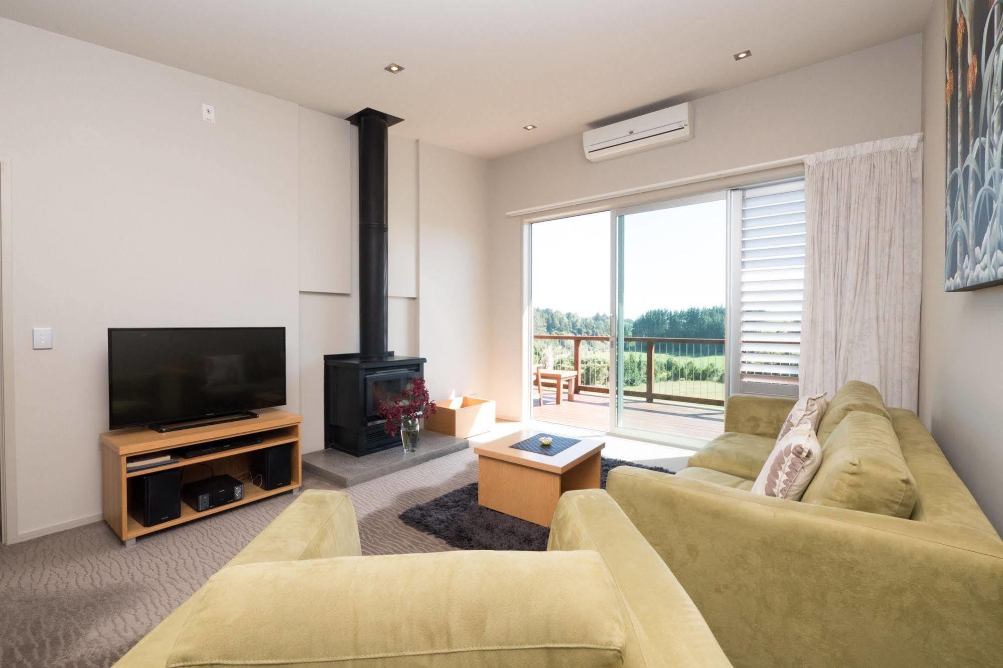 One Burgess Hill Aparthotel Ню Плимут Екстериор снимка