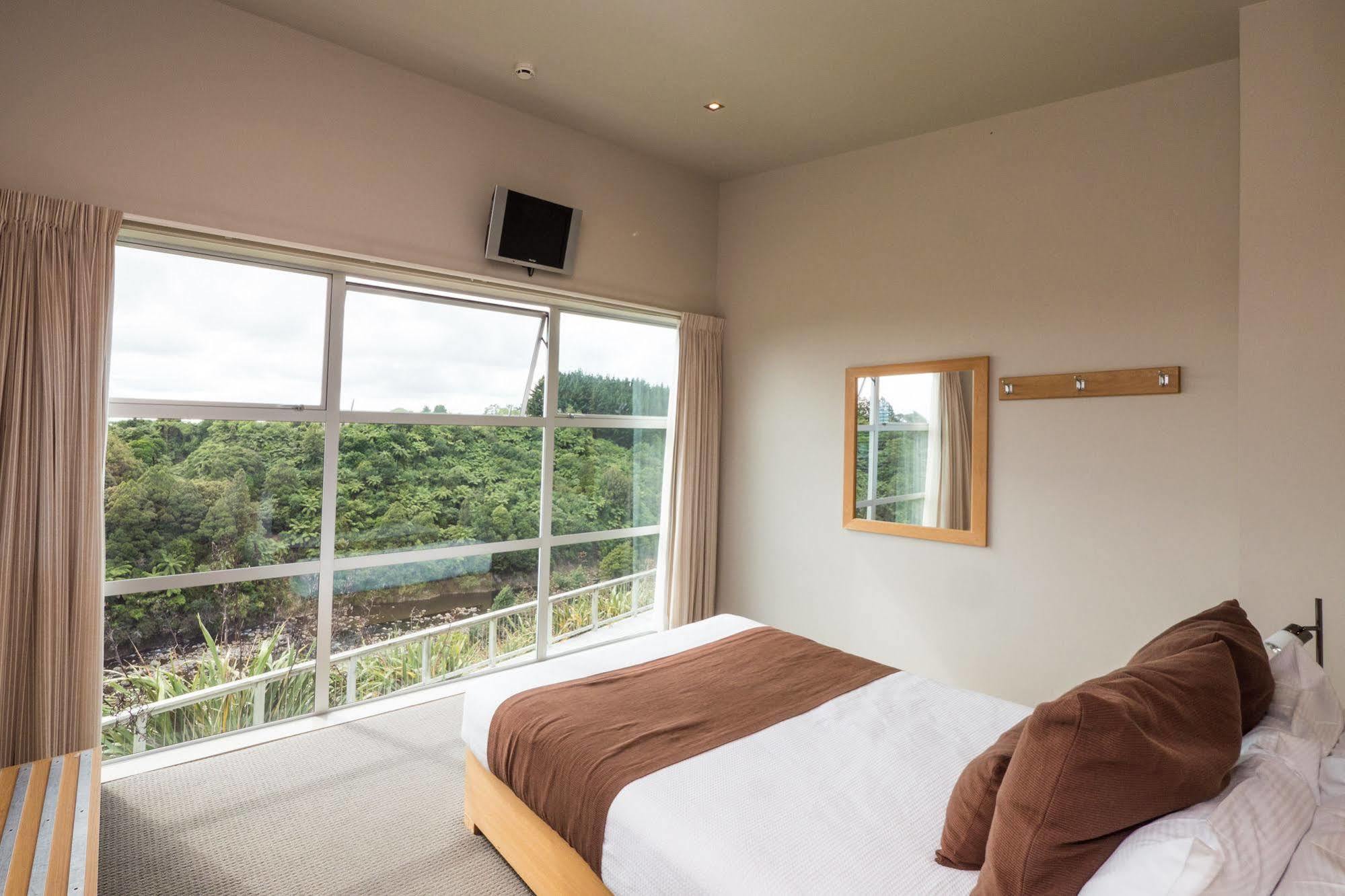 One Burgess Hill Aparthotel Ню Плимут Екстериор снимка