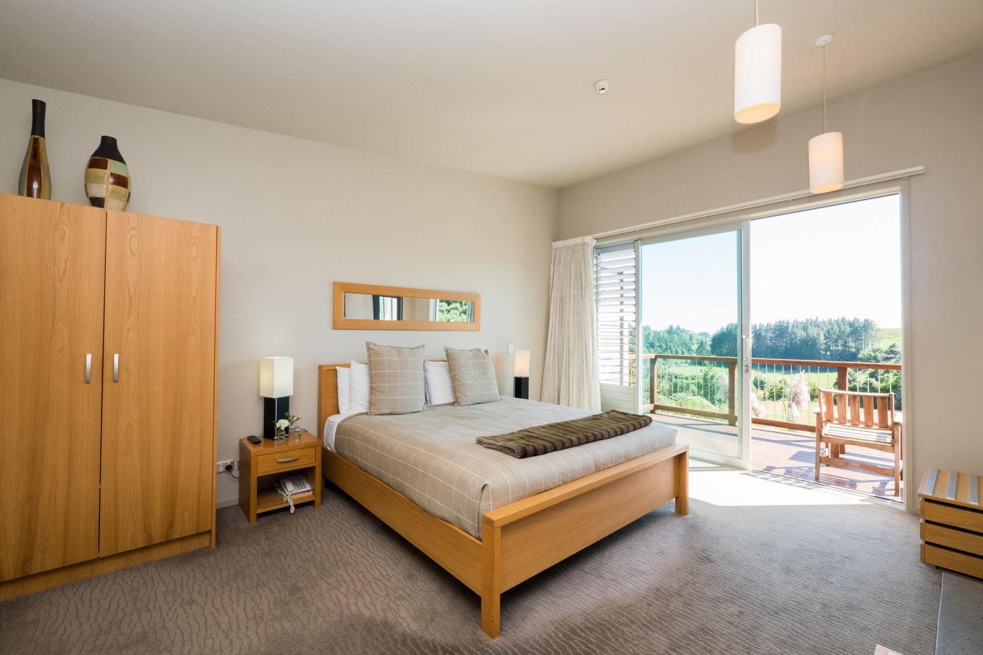 One Burgess Hill Aparthotel Ню Плимут Екстериор снимка